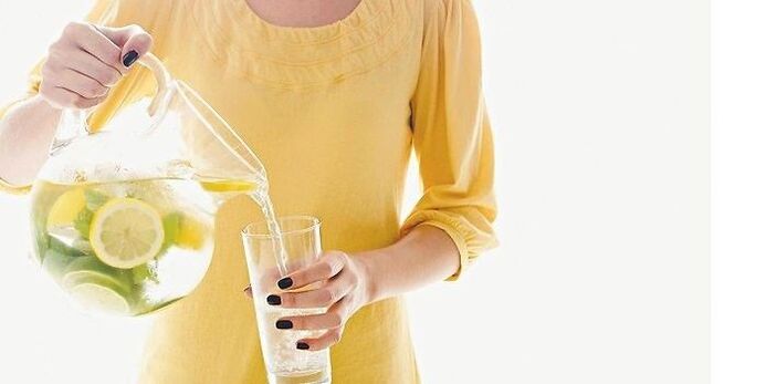 A citromos víz segít megtisztítani a szervezetet
